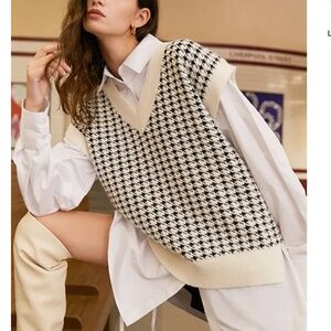 AmyEnjoyLife College Style Houndstooth Knitted Sweater Vest